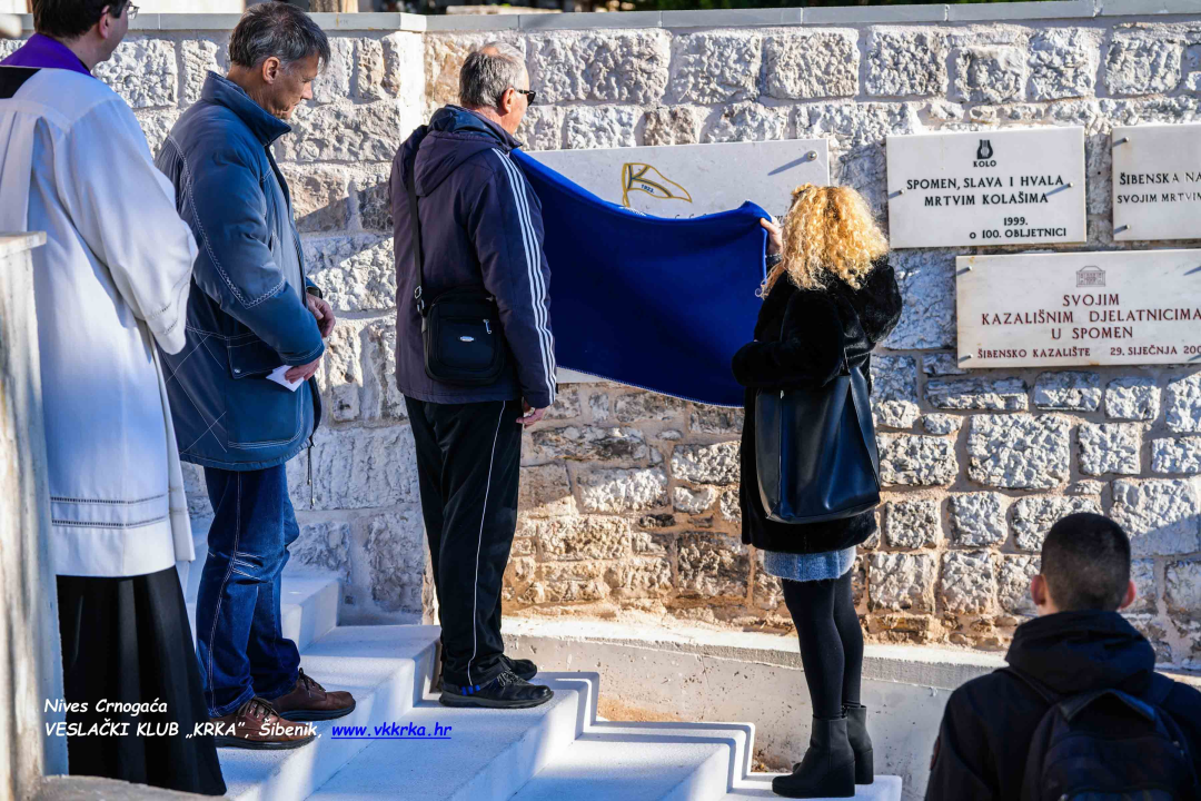 Na sv. Ani otkrivena ploča preminulim članovima Veslačkog kluba Krka