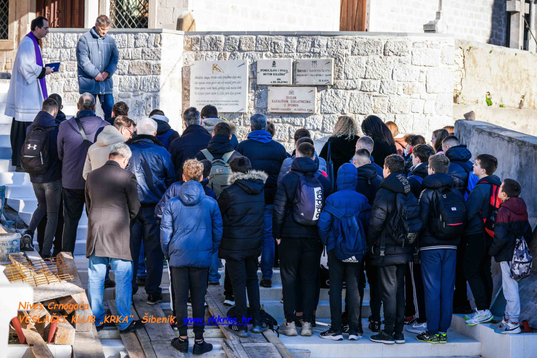 Na sv. Ani otkrivena ploča preminulim članovima Veslačkog kluba Krka