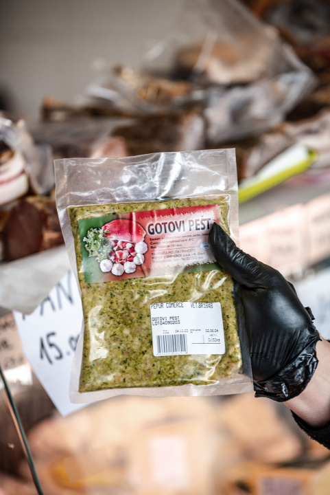 Za blagdane svi žele tuke, pivce i patke: Sve ćete naći na pijaci u Petrović Delikatesama