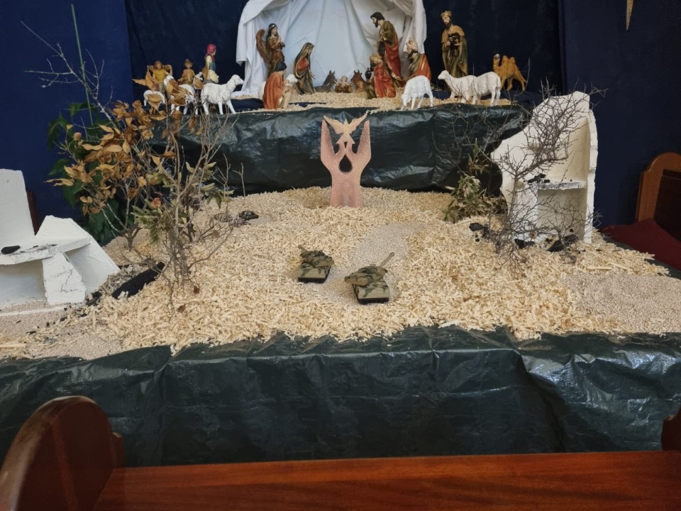 Mali Isus u okruženju: Tenkovi raspoređeni po jaslicama u Gospi van grada