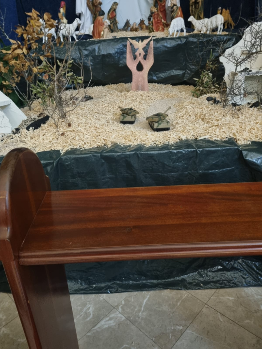 Mali Isus u okruženju: Tenkovi raspoređeni po jaslicama u Gospi van grada