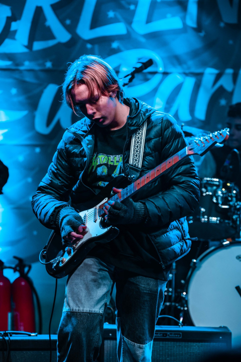 Šibenski srednjoškolski bendovi u maniri rock zvijezda napunili park