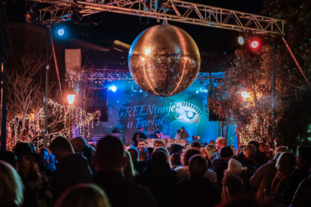 Disco Gimnazija u Parku proslavila 45. rođendan: Šibenčani uživali u starim hitovima  