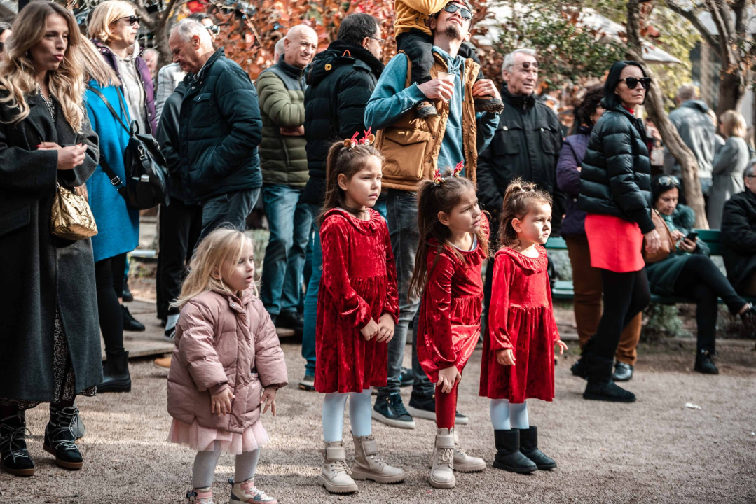 'Jedinstveni spoj starosti i neiskustva': Teke Yeke rasplesali sve u Parkiću 
