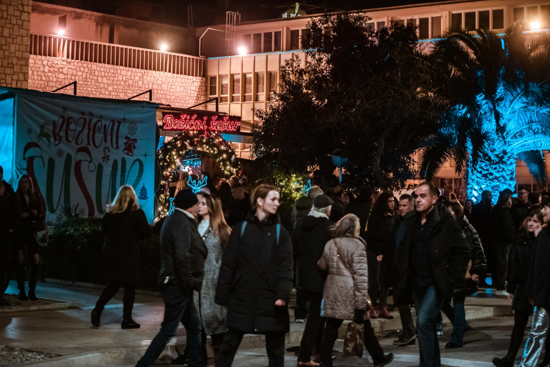 Šibenčani Novu godinu dočekali na dvije pozornice