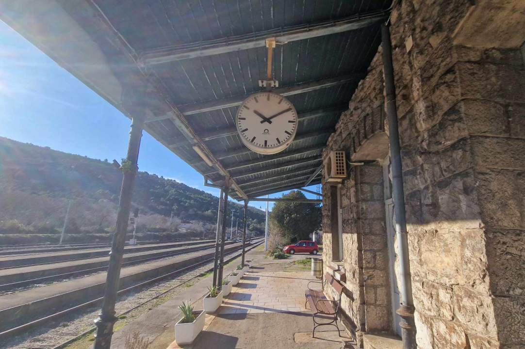 Prošetali smo po legendarnoj željezničkoj stanici Perković, koja je zapravo u Sitnom Donjem