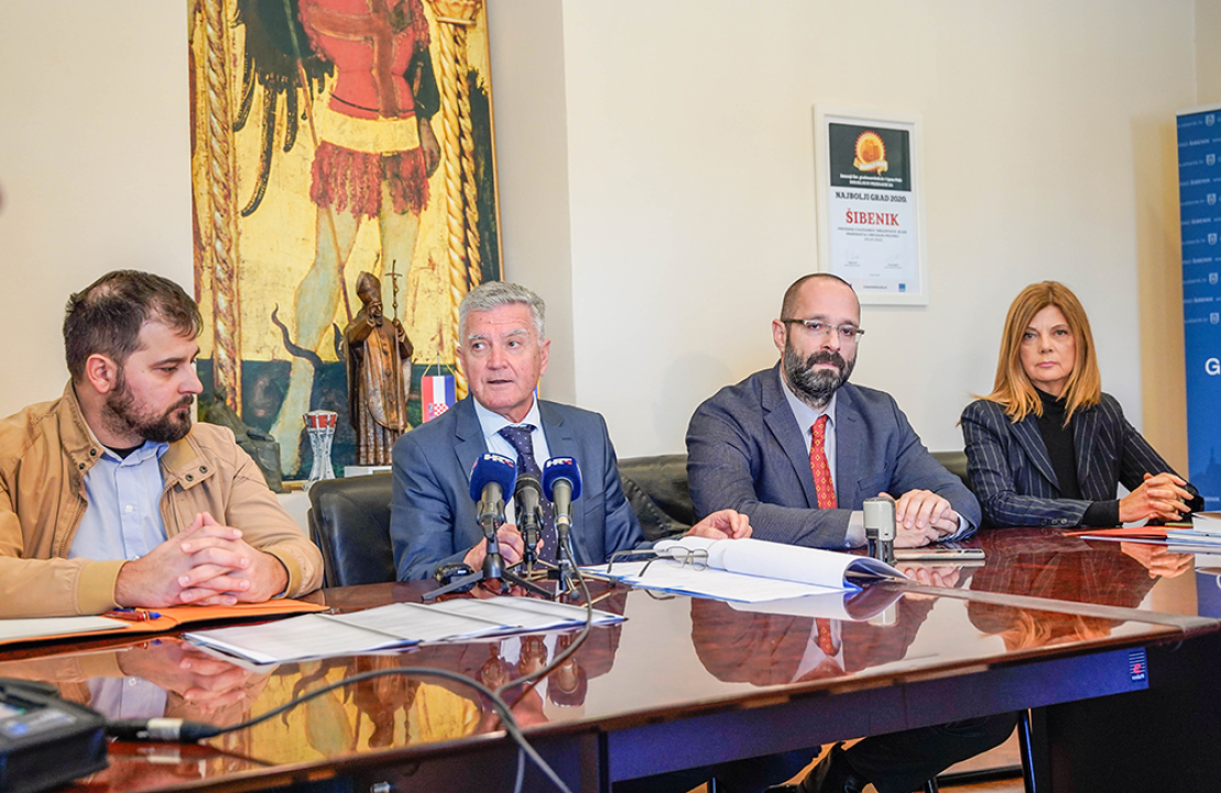 EU novac: Potpisani ugovori o izradi projektne dokumentacije za izgradnju novih škola u Vrpolju i Ražinama 