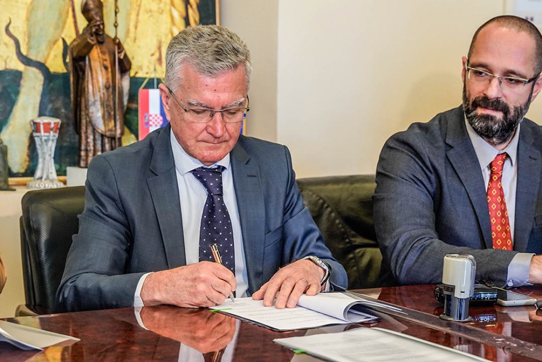 EU novac: Potpisani ugovori o izradi projektne dokumentacije za izgradnju novih škola u Vrpolju i Ražinama 