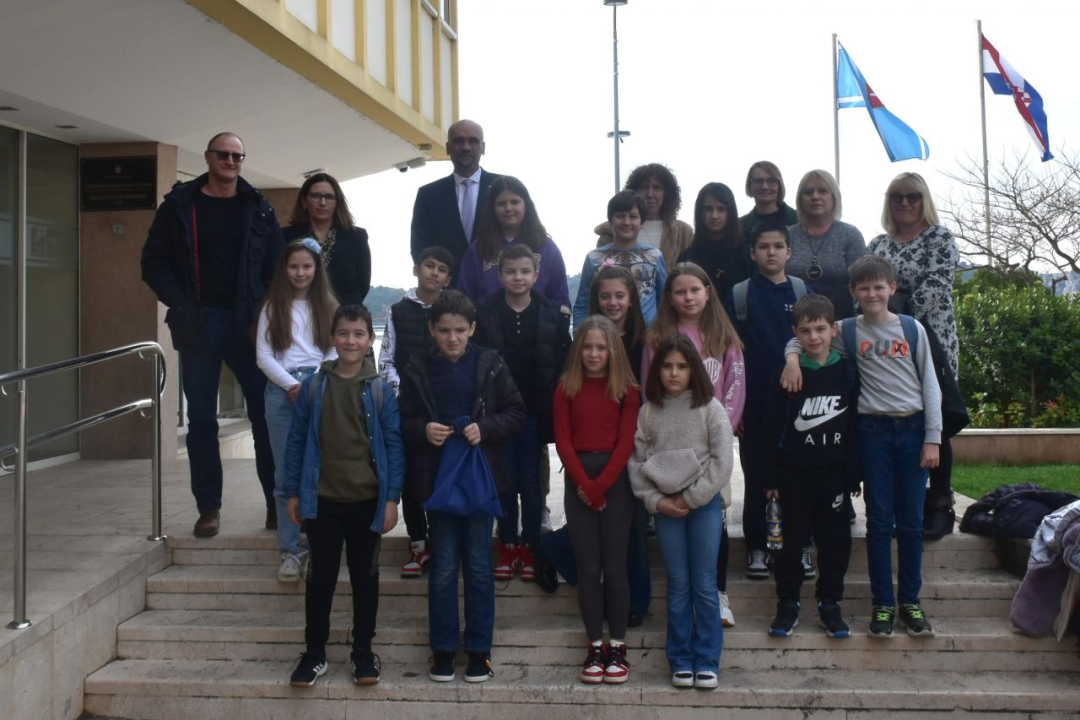 Trećaši i četvrtaši iz Čiste Velike iz prve ruke učili o tipičnom radnom danu župana