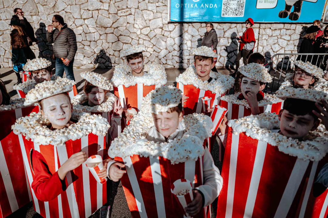 Maškarana povorka prošla kroz grad (1. dio): Najbolja maska Lego, najprovokativnija Oko sokolovo  