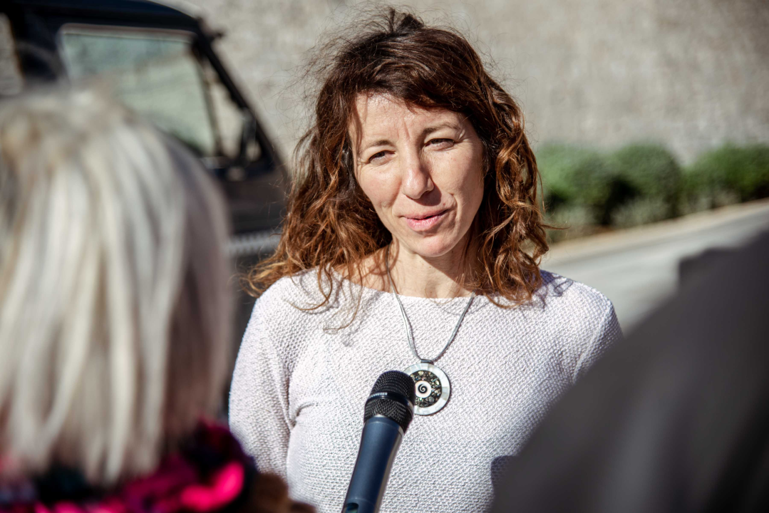 Posjetite Bookmobile ispred šibenske knjižnice: Prepun je ljubavnih romana i prigodnih priča