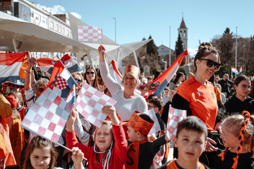 Šibenčani masovno dočekali svjetske prvake, Tucak: 'Gdje god pođem osjećam ljubav koju mi pružate'