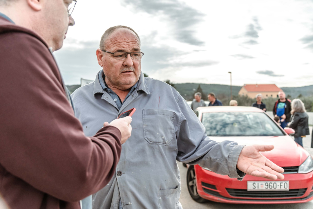 Stanovnici Južne Dubrave u prosvjedu: 'Ljeti se ne možemo ni istuširati, a tko zna kakvu vodu pijemo' 