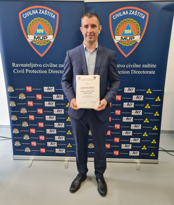 Stožeru civilne zaštite Grada Drniša dodijeljena zahvalnica za izuzetan doprinos razvoju sustava  