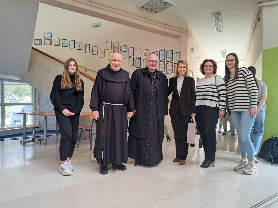 Biskup Rogić obišao župu Krapanj-Brodarica