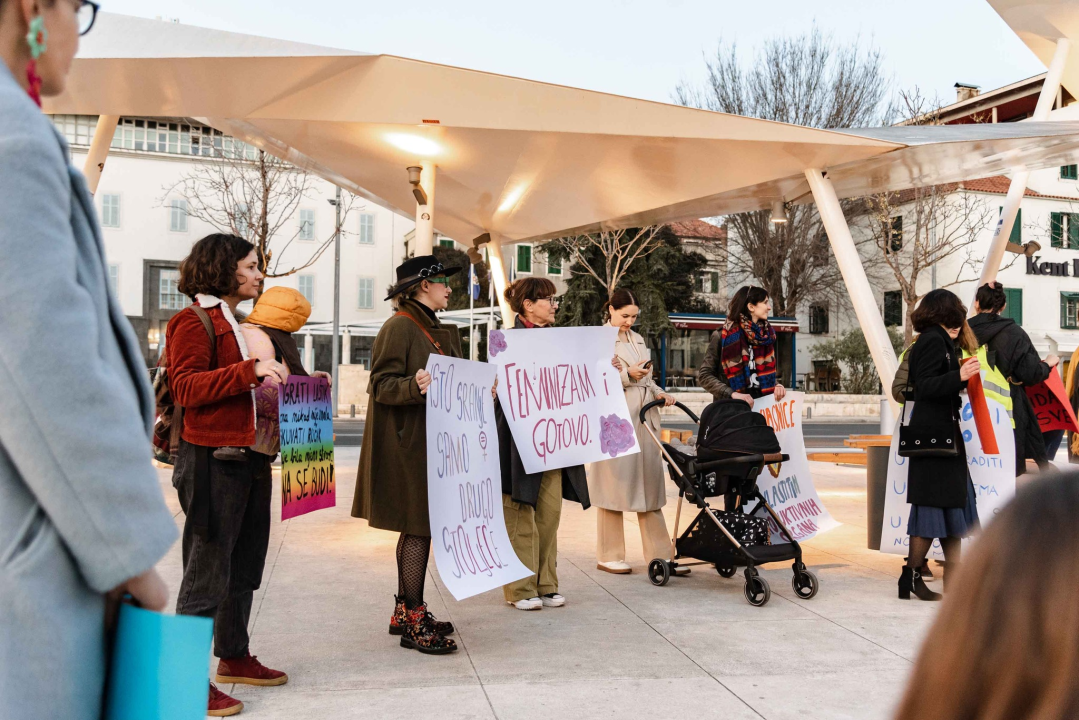 Ništa cvijeće i bombonijere: Šibenčanke, uz pokojeg Šibenčana, proslavile Dan žena na drugačiji način
