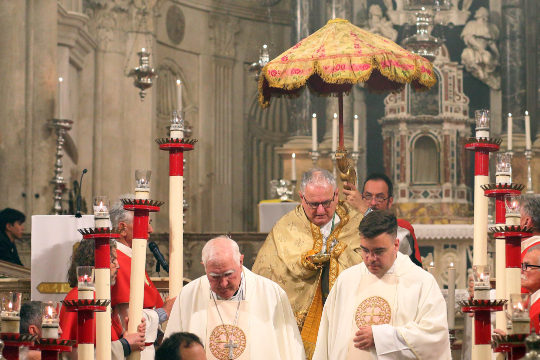 Na misi Večere gospodnje biskup prao noge dvanaestorici braće katedralne bratovštine