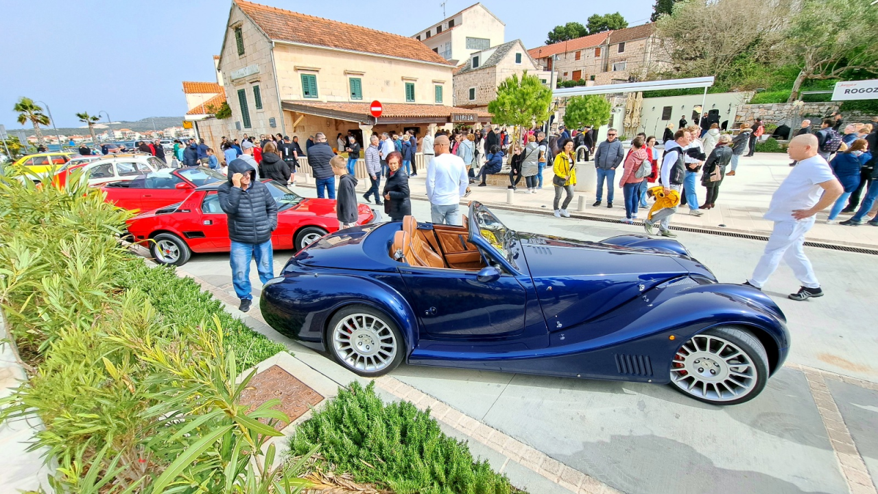 Uskršnji doručak u Rogoznici uveličali i oldtimeri