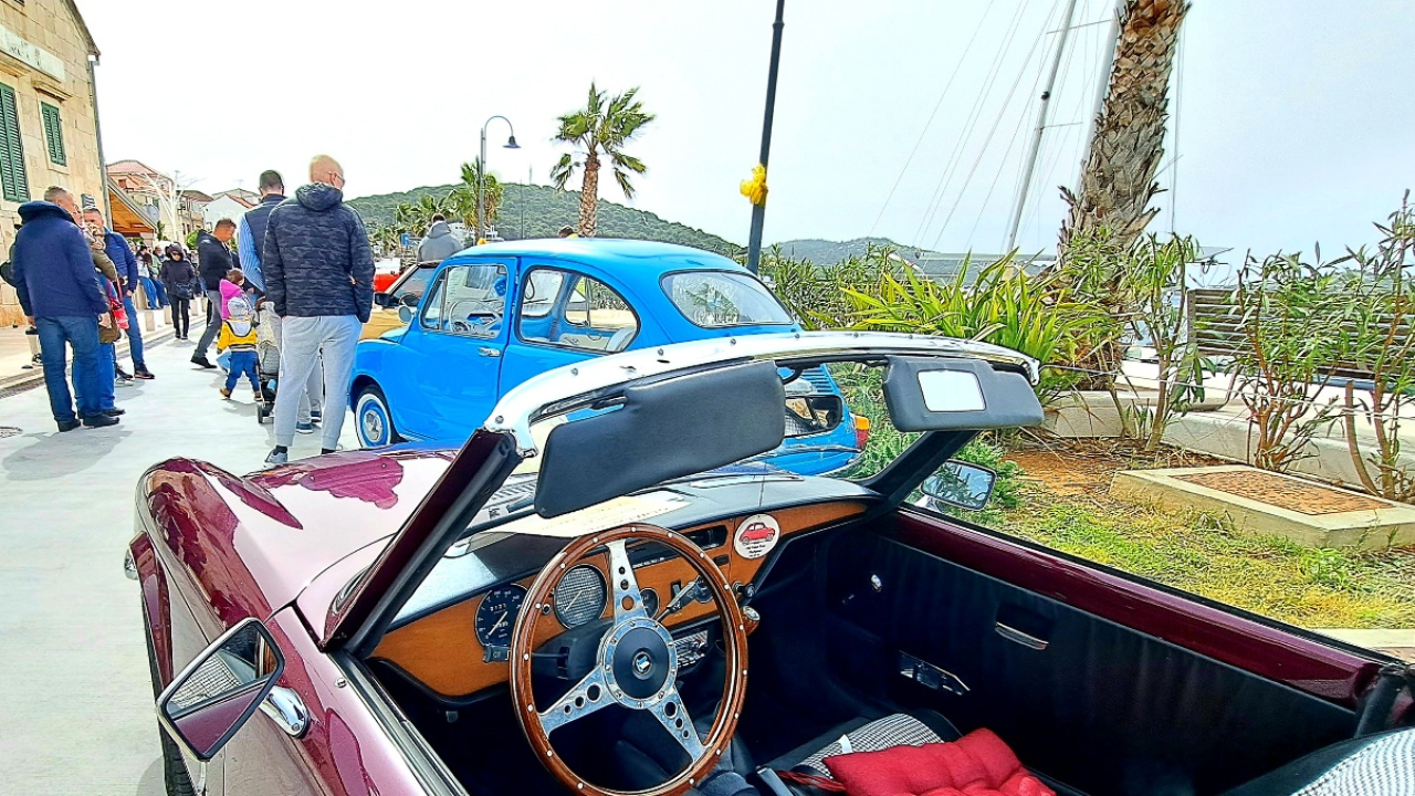 Uskršnji doručak u Rogoznici uveličali i oldtimeri