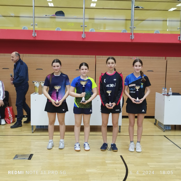 Uspjeh mladih šibenskih stolnotenisačica: Sestre Loreta i Katja Mandić na postolju