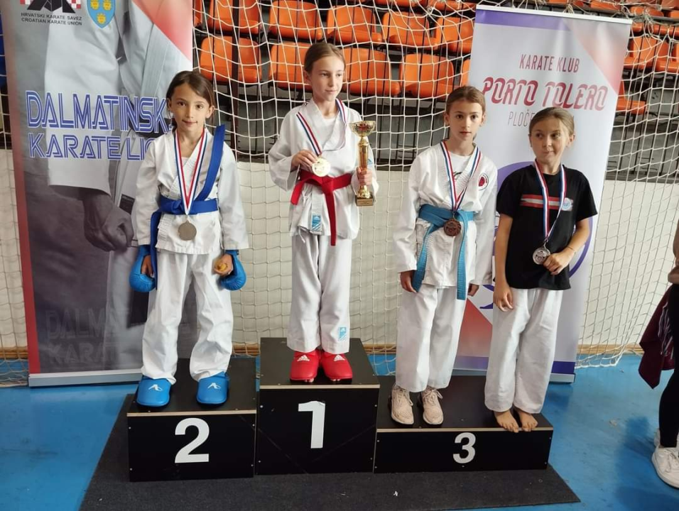 Karate klub Murter na 1. kolu Dalmatinske lige u Pločama osvojio tri medalje  