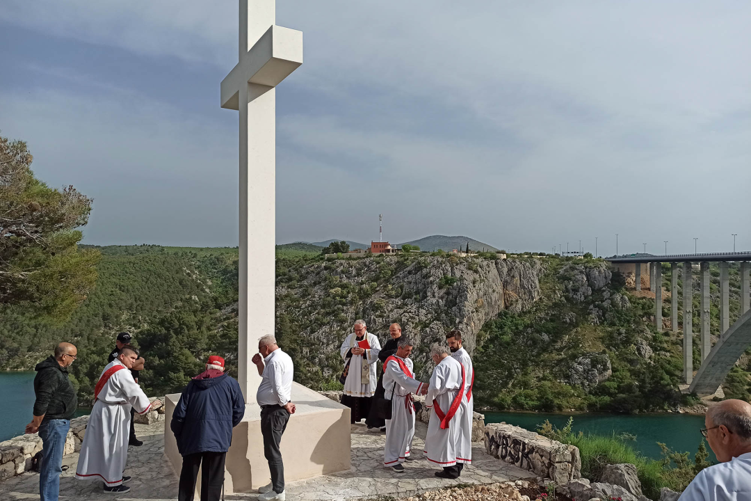 Blagoslovljen križ na Punti križa kod Skradina
