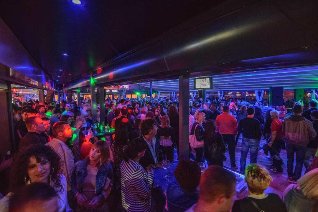 Konoba Makina i night club Makina ovaj vikend otvaraju sezonu dobre zabave nastupom grupe Amigos!