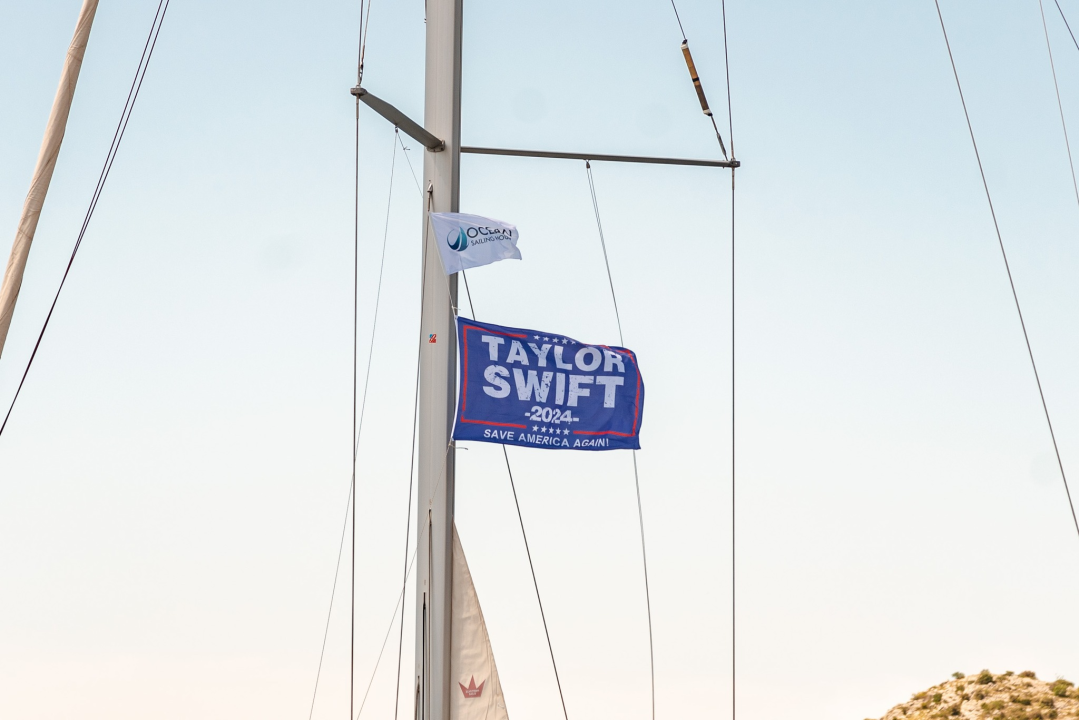 Na jarbolu je zastava Taylor Swift, ali sumnjamo da bi se ona u Šibeniku pojavila bez 40-metarske jahte