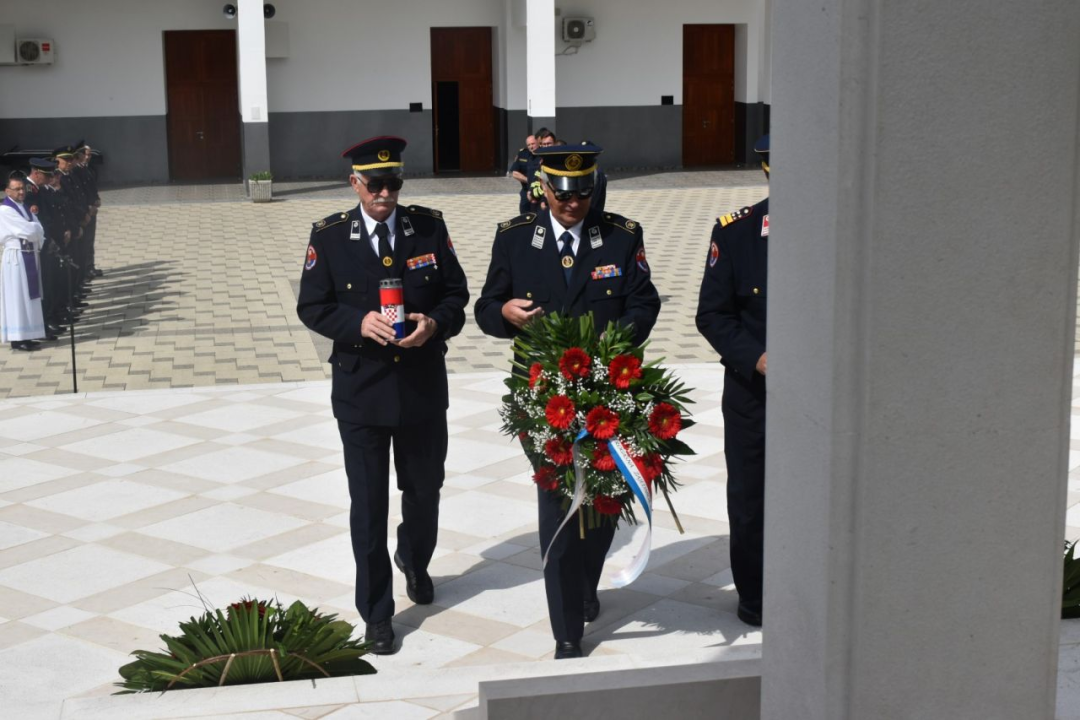 Polaganjem vijenaca obilježen dan sv. Florijana