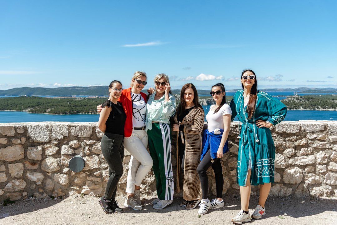 Zagrijavanje na tvrđavi Barone: Kandidatkinje za najljepšu mamu Hrvatske zabavljale se na šibenskom kaštelu