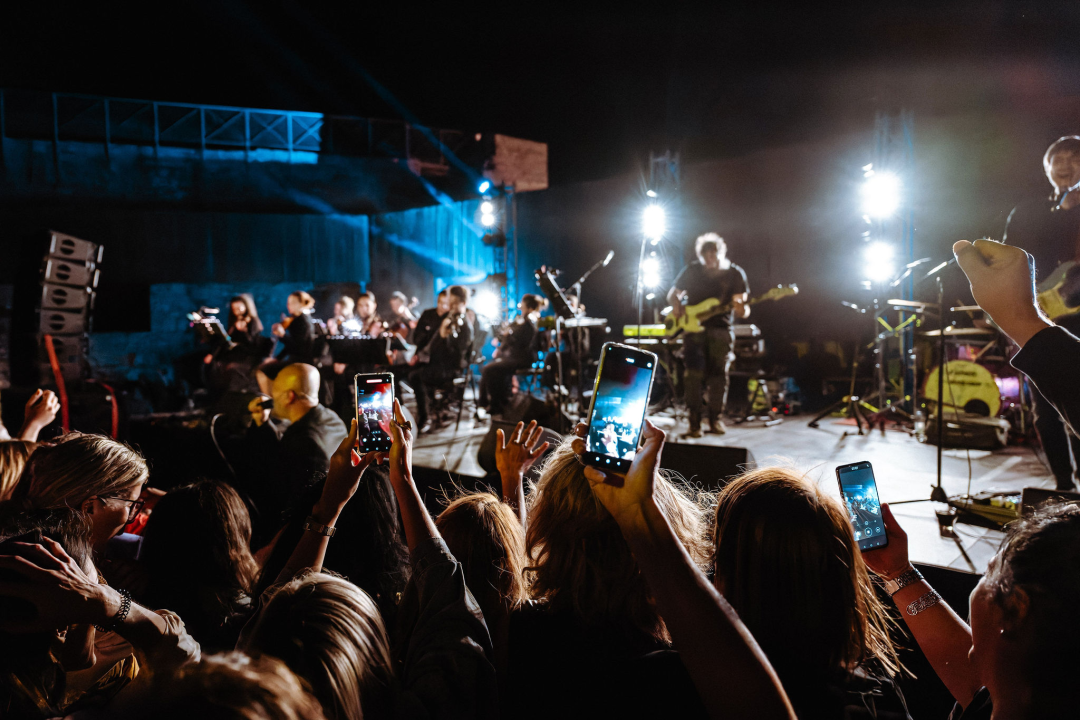 Odlično raspoložena publika i fantastičan nastup Urbana i gudača na Tvrđavi sv. Mihovil