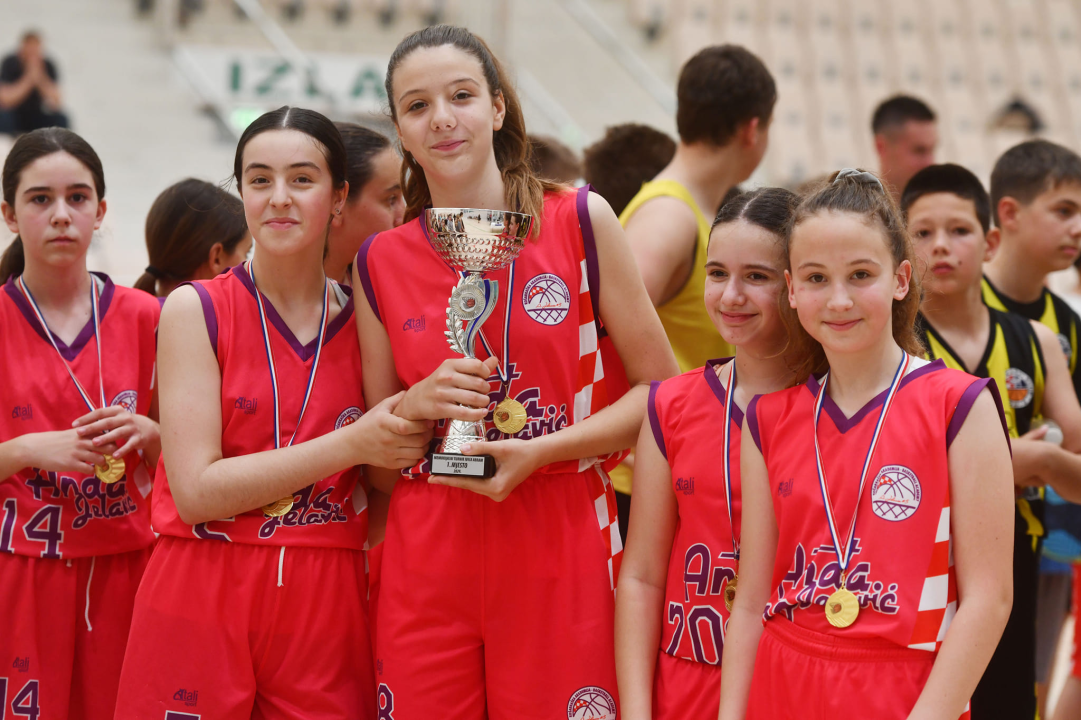 Mlade košarkašice Akademije Anđa Jelavić osvojile turnir u Omišu