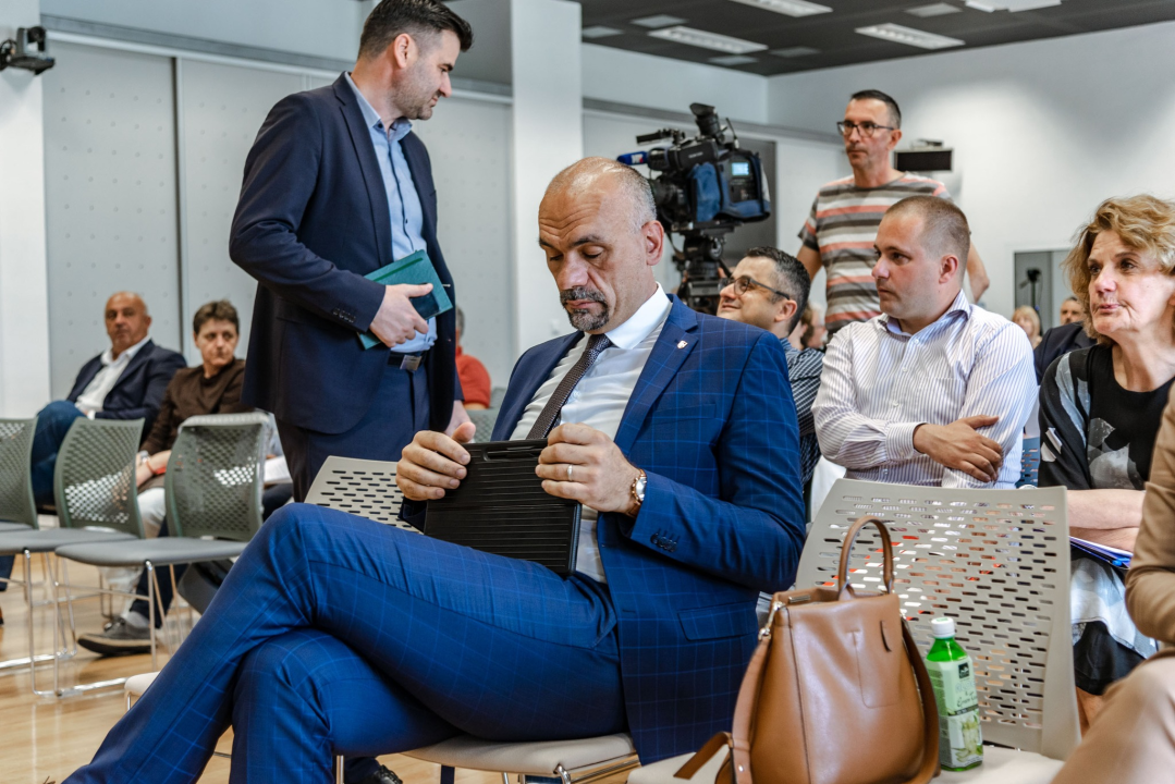 Tijat je i dalje glavna tema, a doznali smo i da će nova liječnica u Murteru biti Ukrajinka