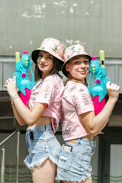 Šibenski maturanti opraštaju se od škole: Slave uz domaće hitove, a budućnost vide vani