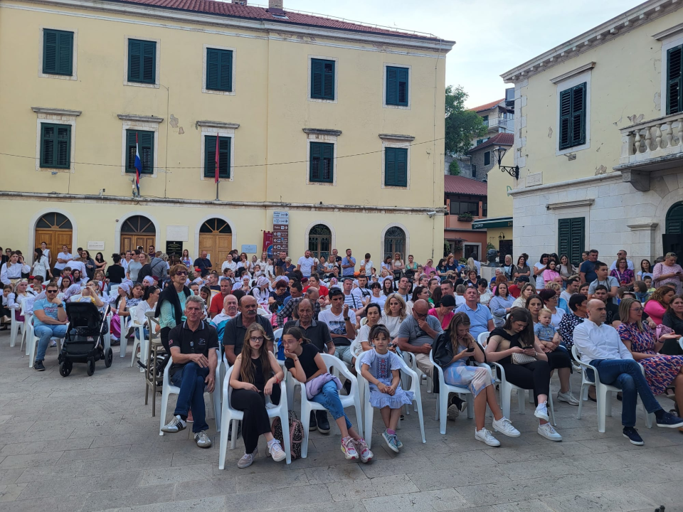 Smotra dječjeg folklora u Skradinu okupila djecu iz 11 skupina