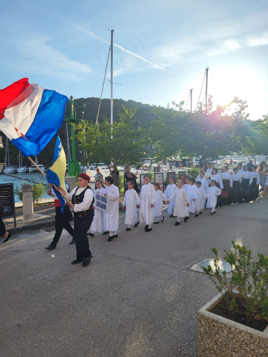 Smotra dječjeg folklora u Skradinu okupila djecu iz 11 skupina