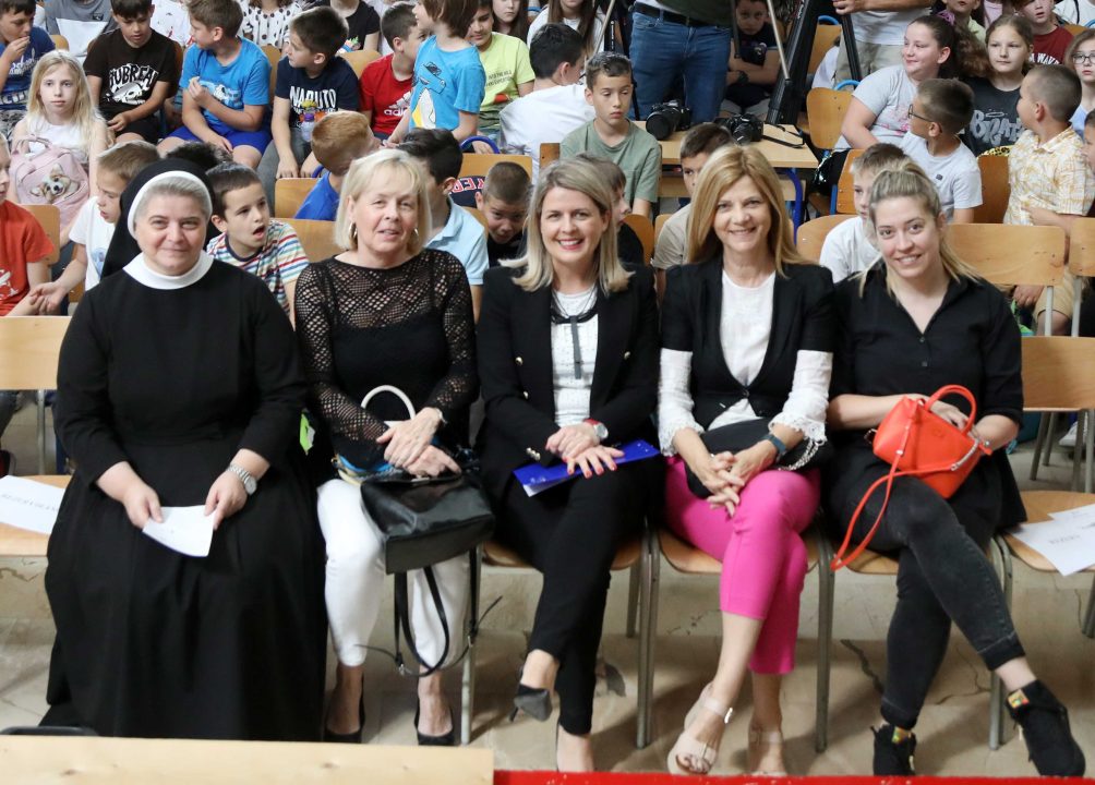 'Rome i Jula' u izvedbi učenika i djelatnika OŠ Petra Krešimira IV. za Dan škole