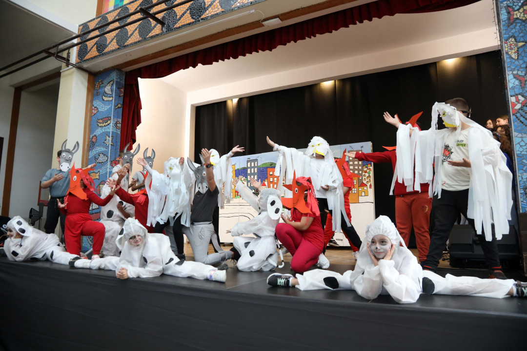 'Rome i Jula' u izvedbi učenika i djelatnika OŠ Petra Krešimira IV. za Dan škole