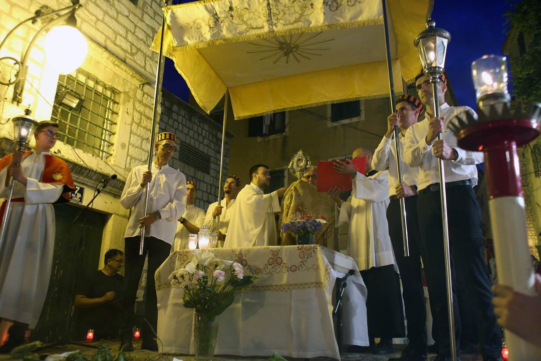 Šibenčani misom u katedrali pa procesijom proslavili svetkovinu Tijelova