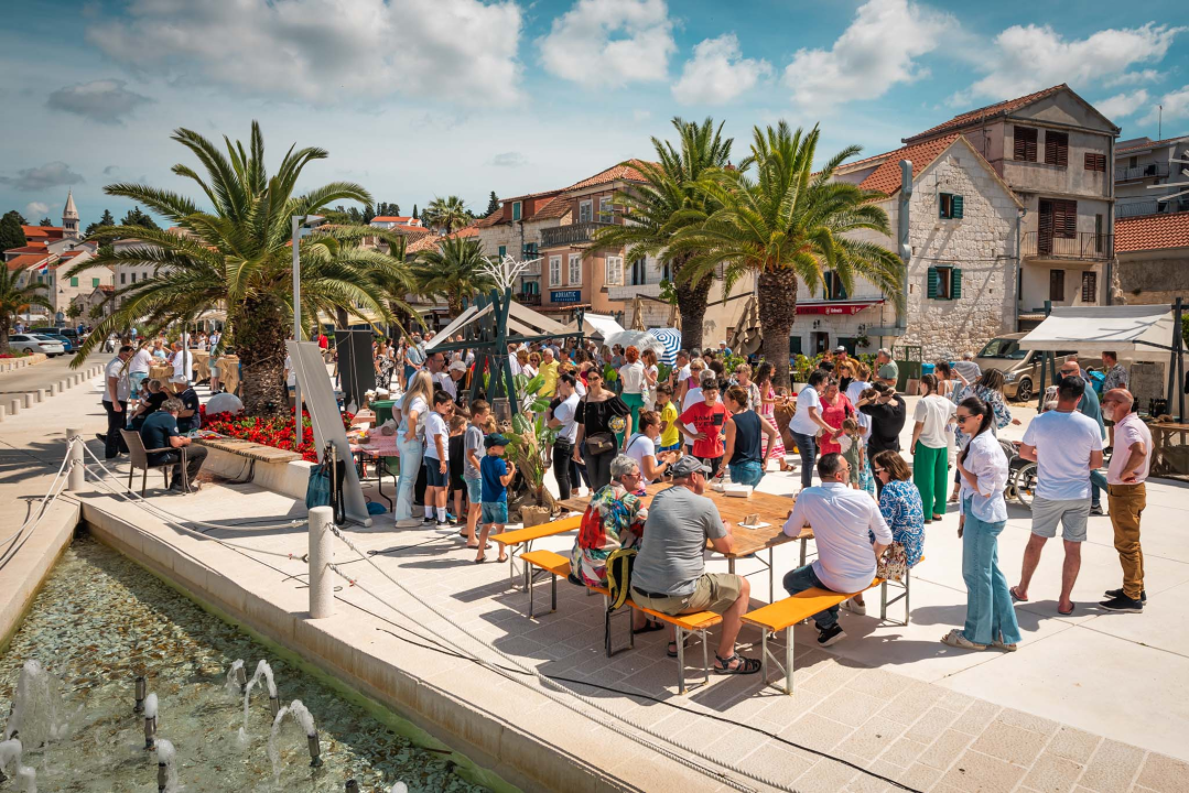 Pogledajte atmosferu jučerašnje marende u Rogoznici!