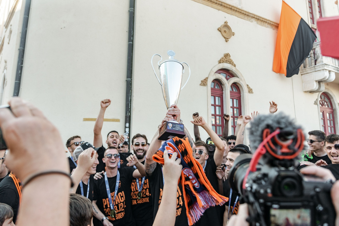 Šibenik dočekao svoje heroje u narančastom: 'Carević ostaje, sezona time završena'