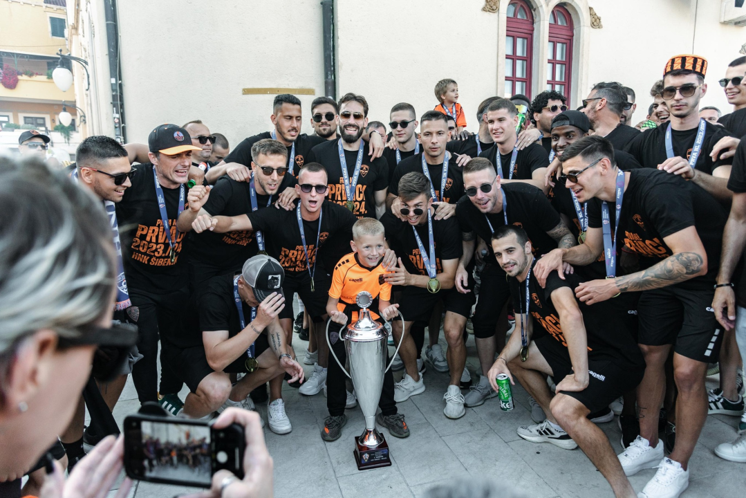 Šibenik dočekao svoje heroje u narančastom: 'Carević ostaje, sezona time završena'