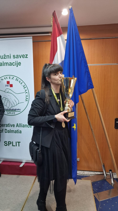 Obitelj Podrug prvo ulje napravila je 1886. godine, a danas osvajaju zlatne medalje od Vodica do New Yorka