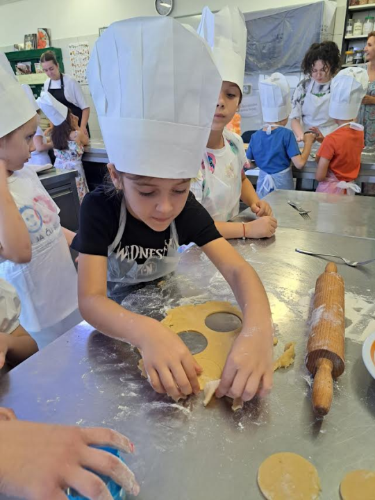 Mališani DV Osmijeh na jedan dan postali slastičari