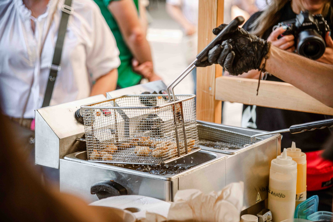 Zbog jednog skladnog para trg ispred Županije i ove je godine pun