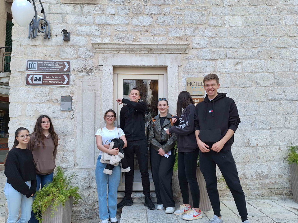 Učenici tri šibenske srednje škole prošli ‘tragovima srednjovjekovnog Šibenika’ 