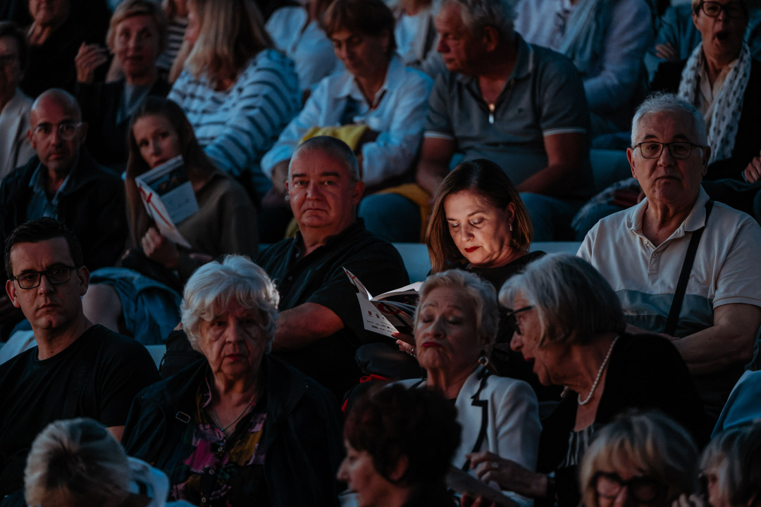 Proslava velikog jubileja: Istinski glazbeni užitak na koncertu Kola i Orkestra HV-a na tvrđavi sv. Mihovila 