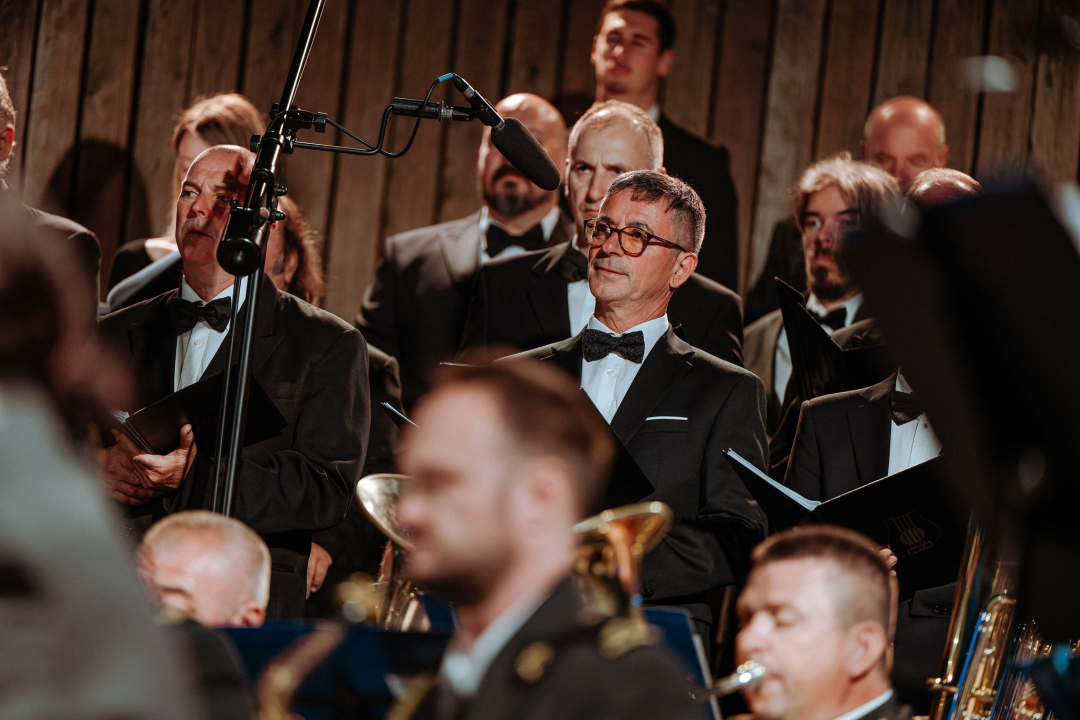 Proslava velikog jubileja: Istinski glazbeni užitak na koncertu Kola i Orkestra HV-a na tvrđavi sv. Mihovila 