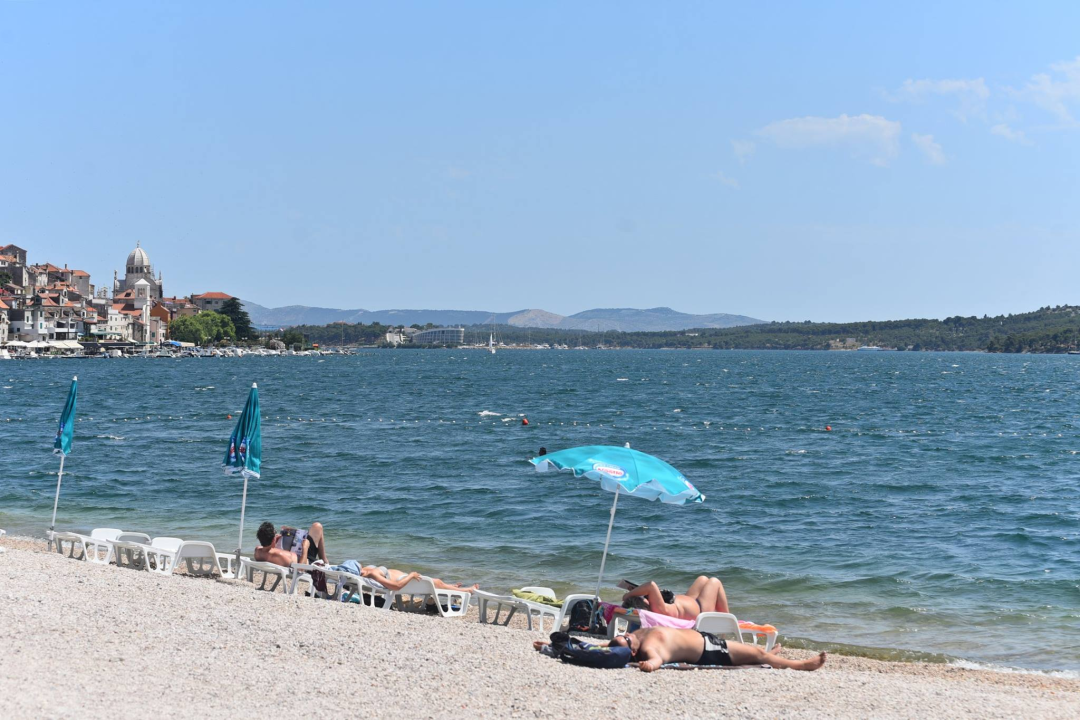 Ljeto sve bliže: Evo koje su temperature mora na plažama u Šibeniku i okolici