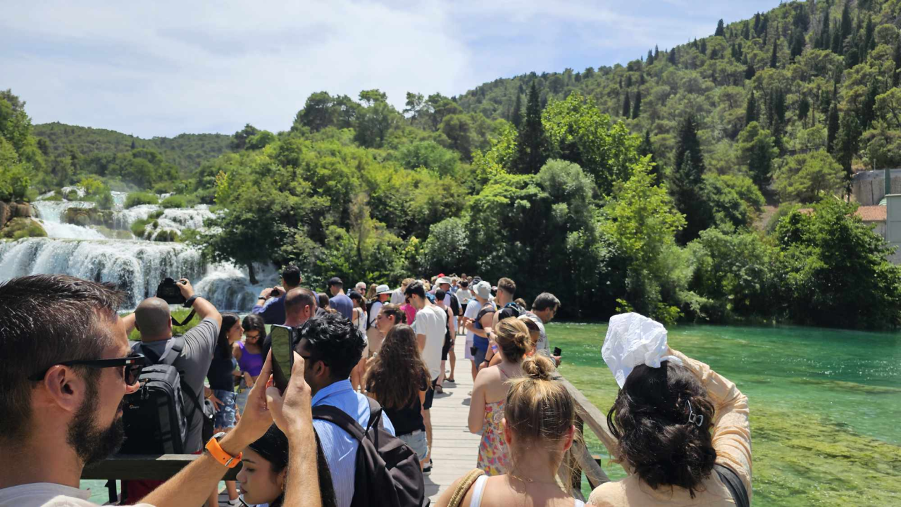 Turizam u Dalmaciji počeo je prije 180 godina u Šibeniku, a danas smo prošli rutom prvih turista